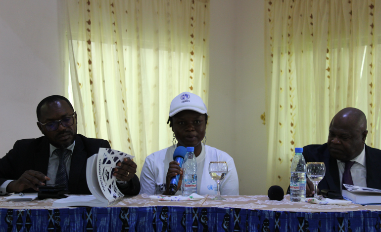 D&eacute;dicace d'un manuel sur les Droits de l'Homme